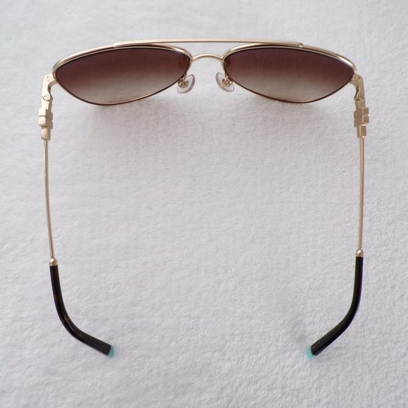 Tiffany & Co. Mother of Pearl Pilot Shades, Gradient Pearlescent T Logo TF3080 main image 9